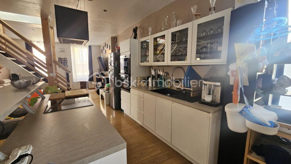 Maison 154 m² habitable + studio en sous sol ( à rénover entièrement ) – 6 pièces – 4 chambres – 154 m²