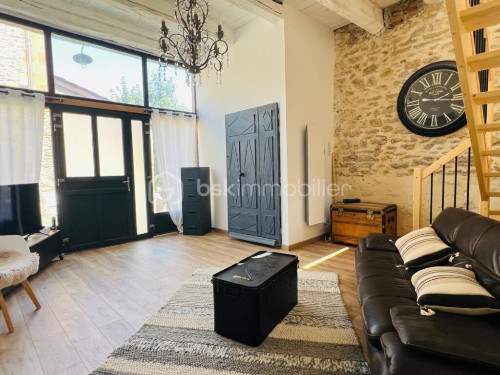 MAISON T3 AVEC TERRASSE – CHARME DES PIERRES DOREES ET DU BOIS – 3 pièces – 2 chambres – 93 m²