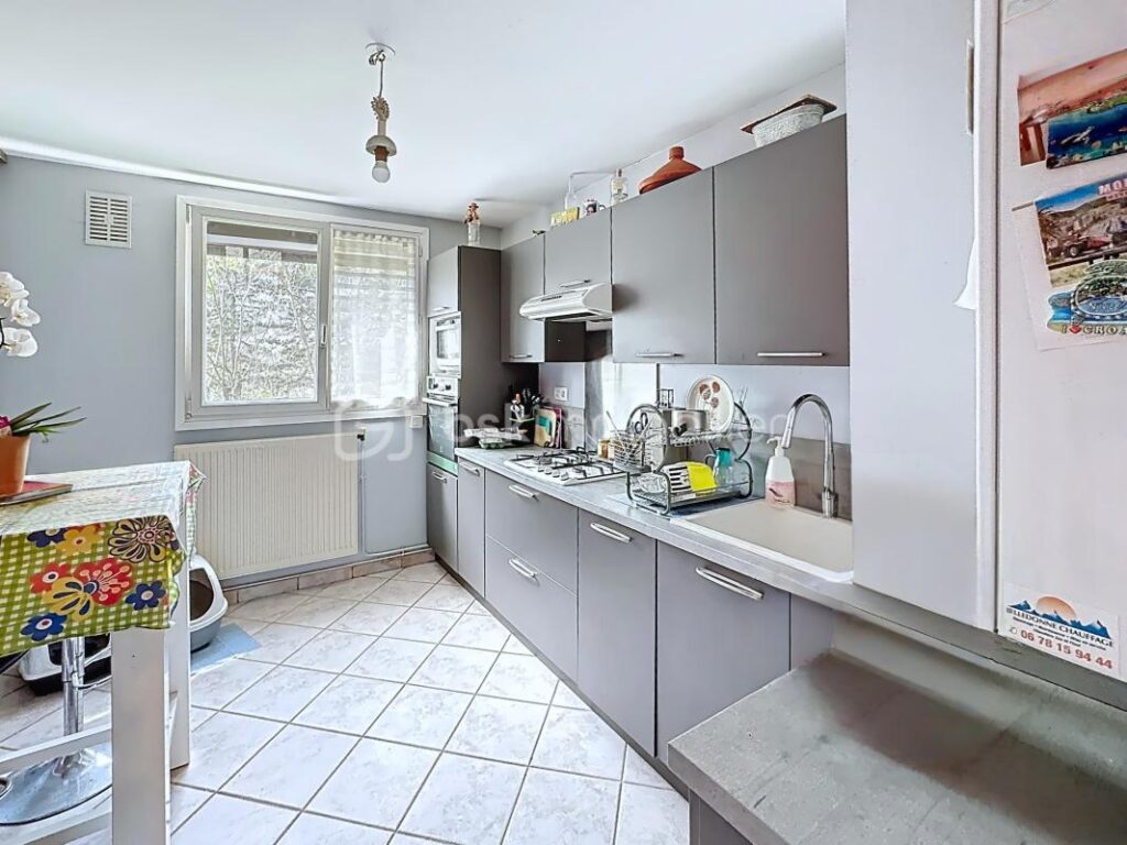 ✨ T4 lumineux avec vue Belledonne – Ascenseur – Résidence fermée – 4 pièces – 3 chambres – 87 m²