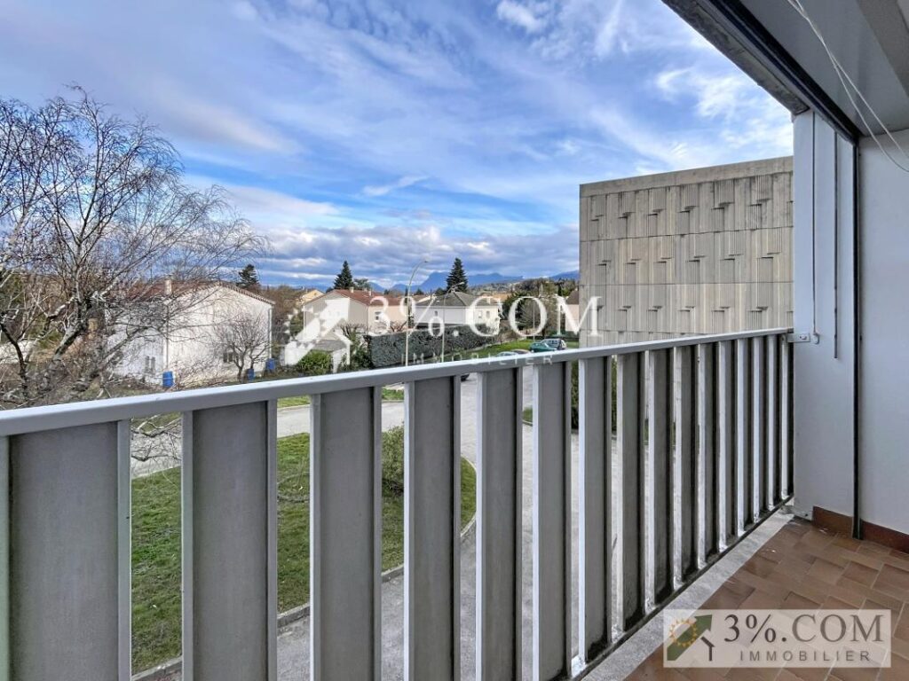 Appartement T3 avec balcon et cave – 3 pièces – 2 chambres – 65 m²