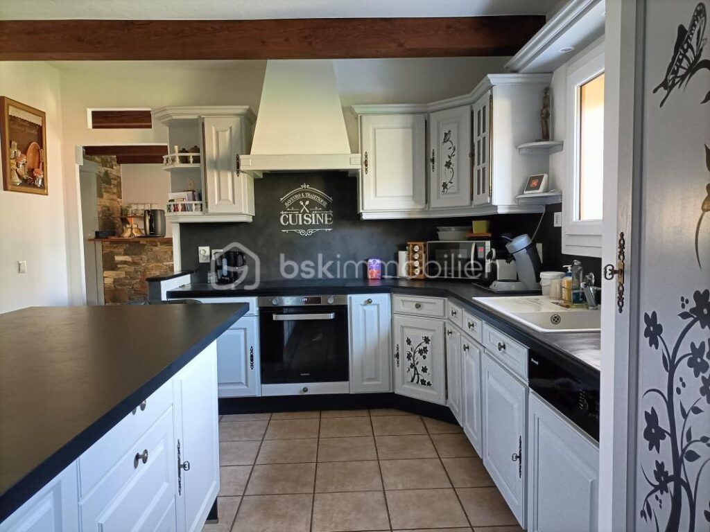 Maison familiale avec studio indépendant et grande véranda – Sallanches – 7 pièces – 4 chambres – 268 m²