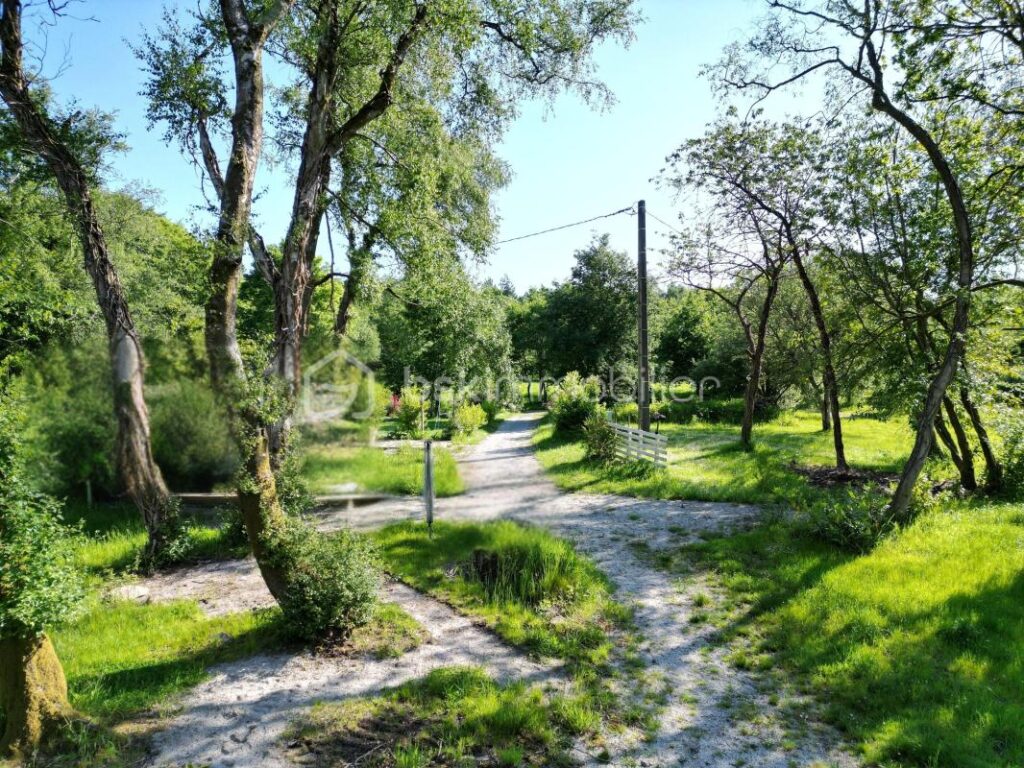 Propriété dans un environnement boisé – 8 pièces – 6 chambres – 236 m²