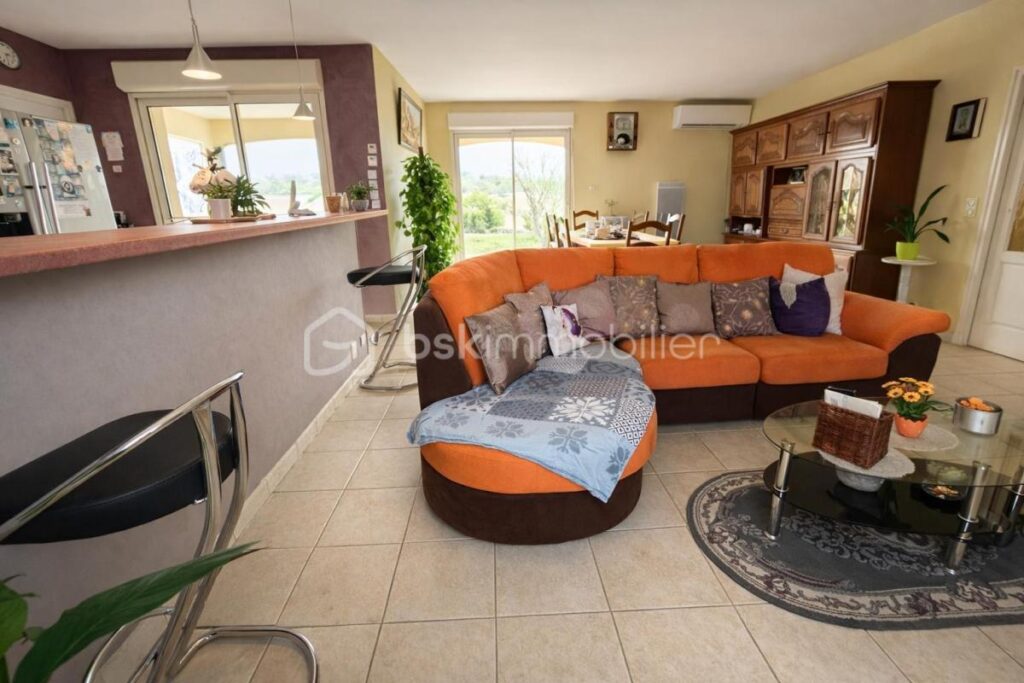 BELLE MAISON SUR SOUS SOL SEMI ENTERRE – BONNES PRESTATIONS – 4/5 CHAMBRES- – 6 pièces – 4 chambres – 134 m²