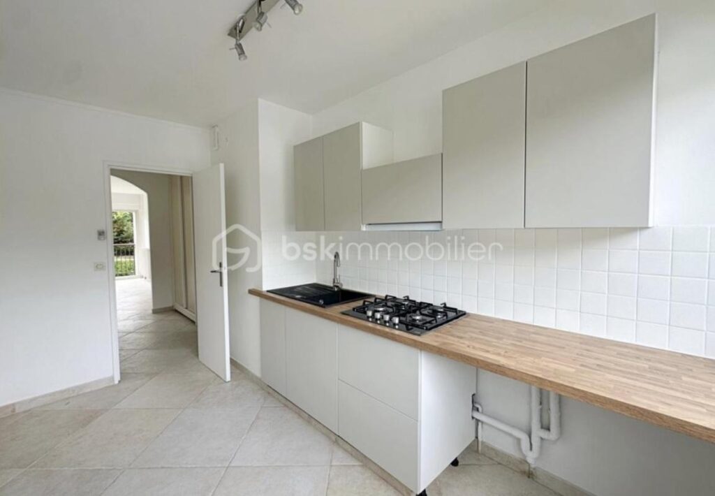 🌿 SOISY-SUR-SEINE (91450) – Appartement 3 pièces de 75 m² entièrement rénové – Résidence verdoyante et sécurisée – 3 pièces – 2 chambres – 75 m²