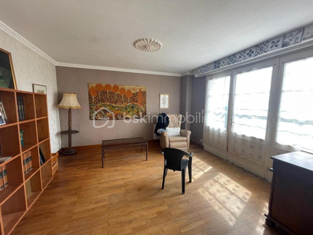 Exclusivité BSK Immobilier – Maison d’exception au cœur de la nature, à 2 minutes du centre-ville – 5 pièces – 3 chambres – 91 m²