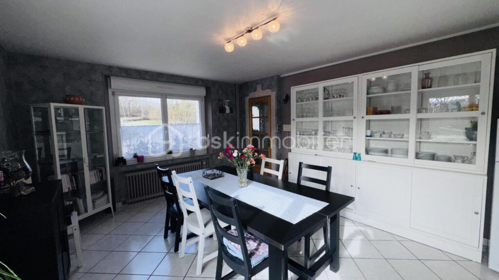 MAISON DE CARACTERE ENTIEREMENT MEUBLÉE – 7 pièces – 4 chambres – 180 m²