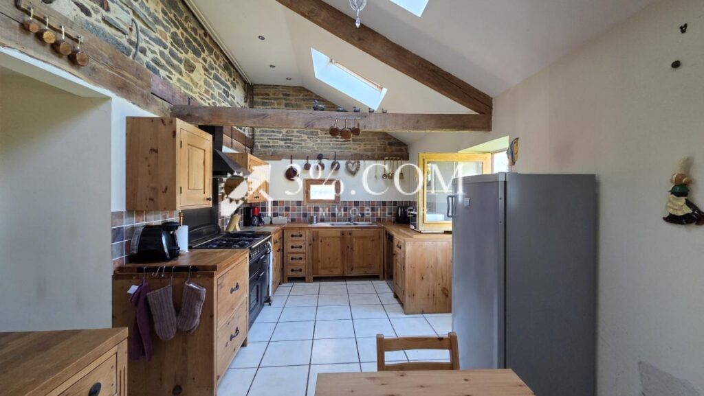 Maison en pierre avec potential gîte – 9 pièces – 5 chambres – 202 m²