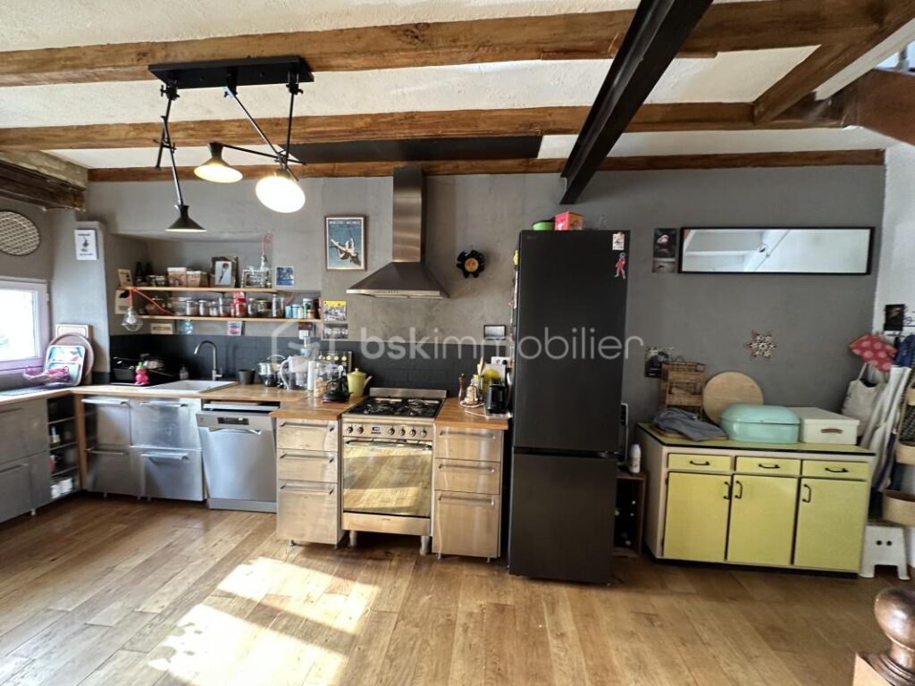 Maison en pierre avec dépendances et grand jardin – 5 pièces – 4 chambres – 132 m²