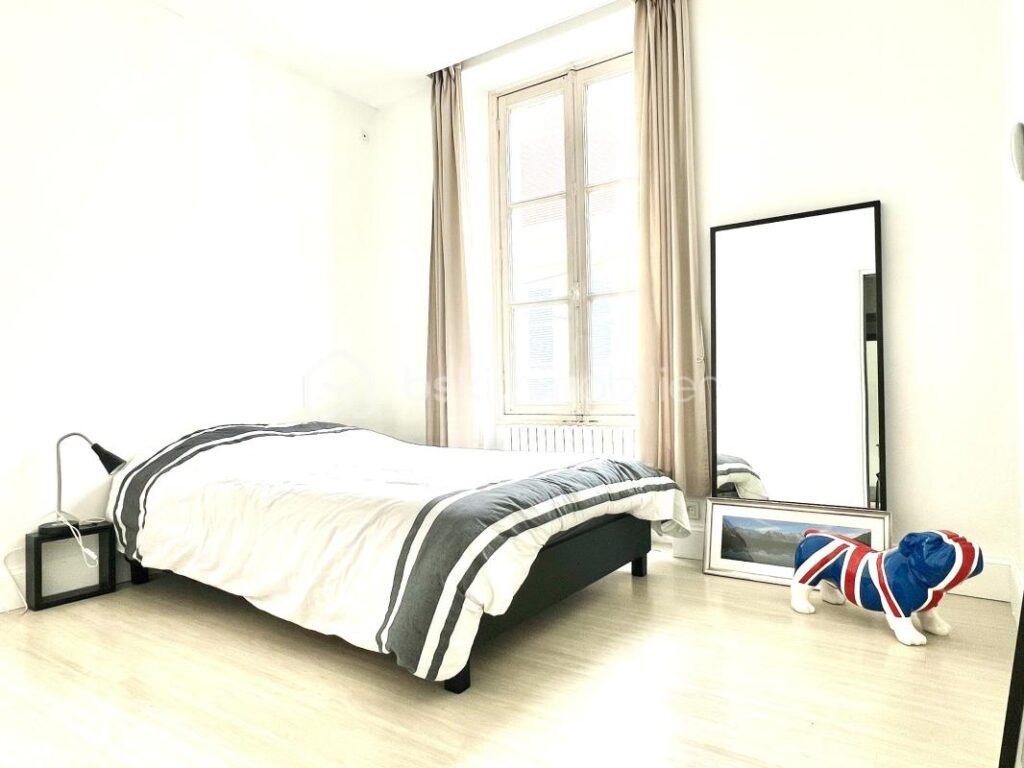 Maison bourgeoise au centre ville d’Etampes – 7 pièces – 6 chambres – 200 m²