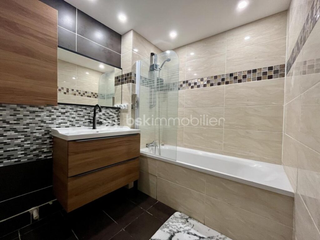 PERPIGNAN SAINT-ASSISCLE – APPARTEMENT T3 RÉNOVÉ 68m² – RÉSIDENCE SÉCURISÉE – 119 900€ – 3 pièces – 2 chambres – 68 m²