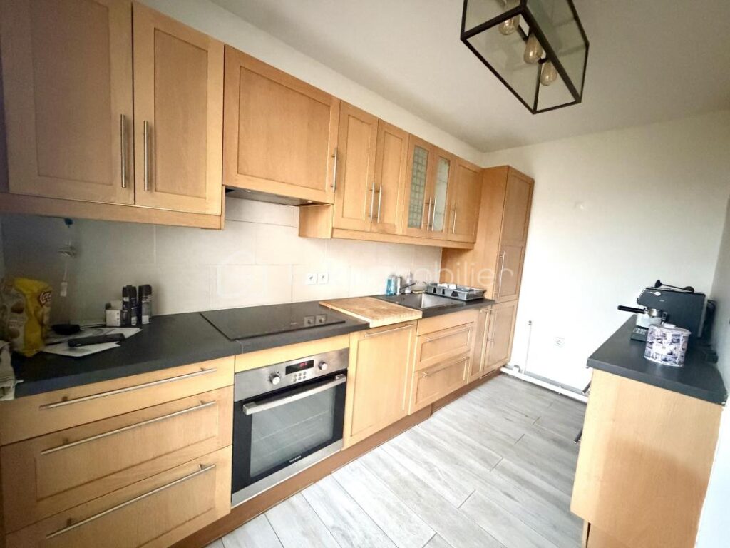 EN EXCLUSIVITÉ – DUPLEX AVEC GRANDE TERRASSE ET DOUBLE GARAGE – 4 pièces – 3 chambres – 77 m²