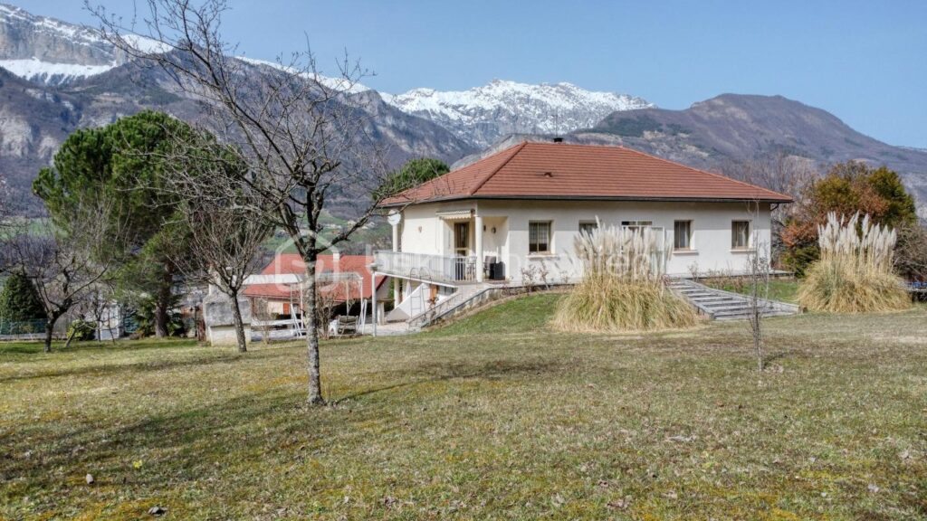 Maison individuelle 146 m² – 5 pièces – 3 chambres – 146 m²