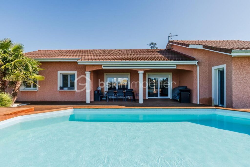 RARE MAISON PLAIN PIED DOUBLE GARAGE PISCINE SPA ET HAMMAM – 7 pièces – 4 chambres – 190 m²