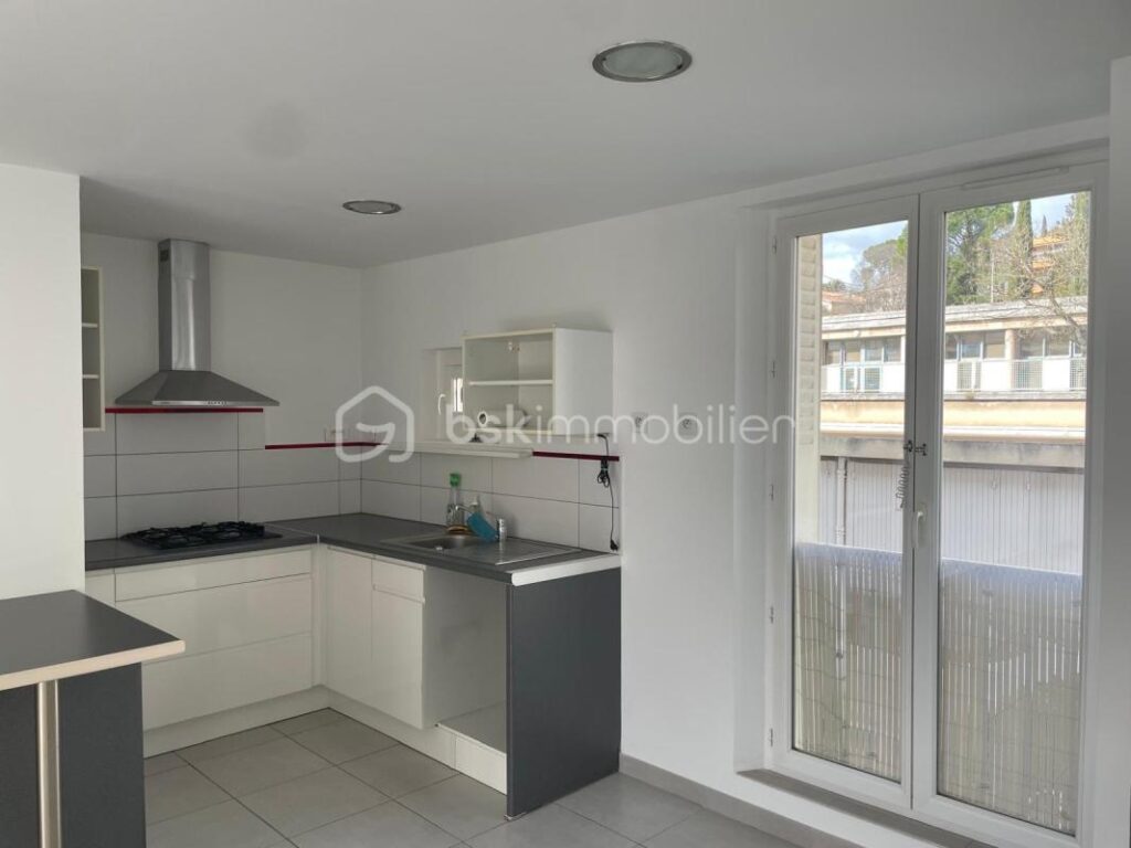 Appartement T3/4 lumineux, confortable et avec parking, très proche du centre historique d’AIX EN PROVENCE. A DECOUVRIR SANS TARDER! – 3 pièces – 2 chambres – 76 m²
