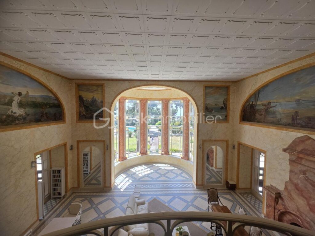 Appartement coup de cœur en duplex face à la mer à Hyères – 5 pièces – 4 chambres – 165 m²