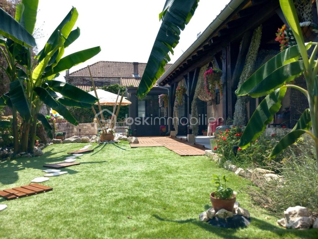 PROPRIETE DE VILLAGE EN PIERRE-3 CHAMBRES-MEZZANINE-JARDIN-CLOITRE – 5 pièces – 3 chambres – 181 m²