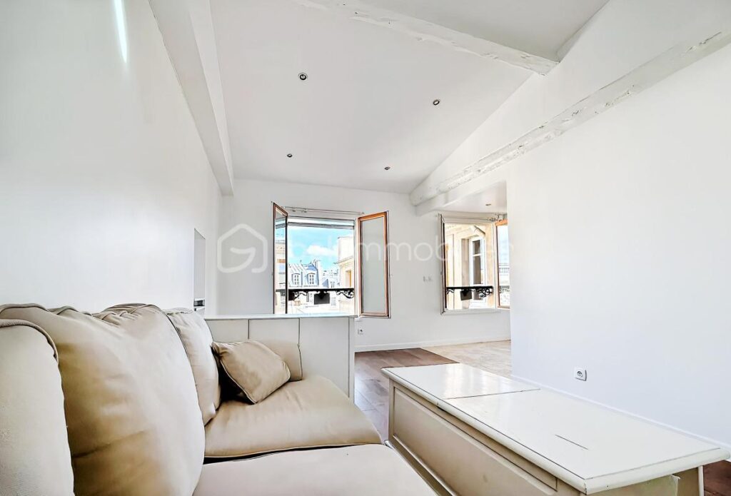 Appartement traversant au dernier étage avec ascenseur – 2 pièces – 1 chambre – 37 m²