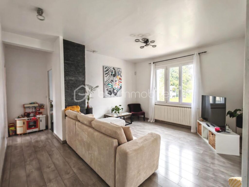 Maison familiale lumineuse avec sous-sol total et jardin – 6 pièces – 4 chambres – 126 m²