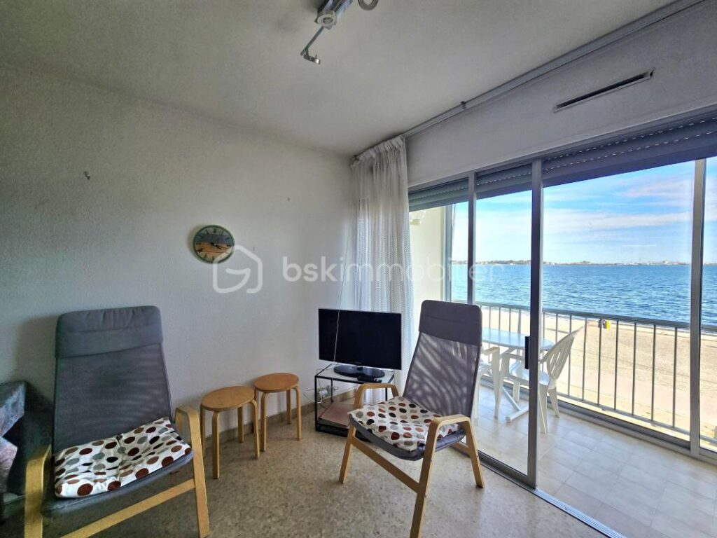 EN EXCLUSIVITE – VUE FRONTALE – COIN NUIT – 1 pièce – NR chambres – 21 m²