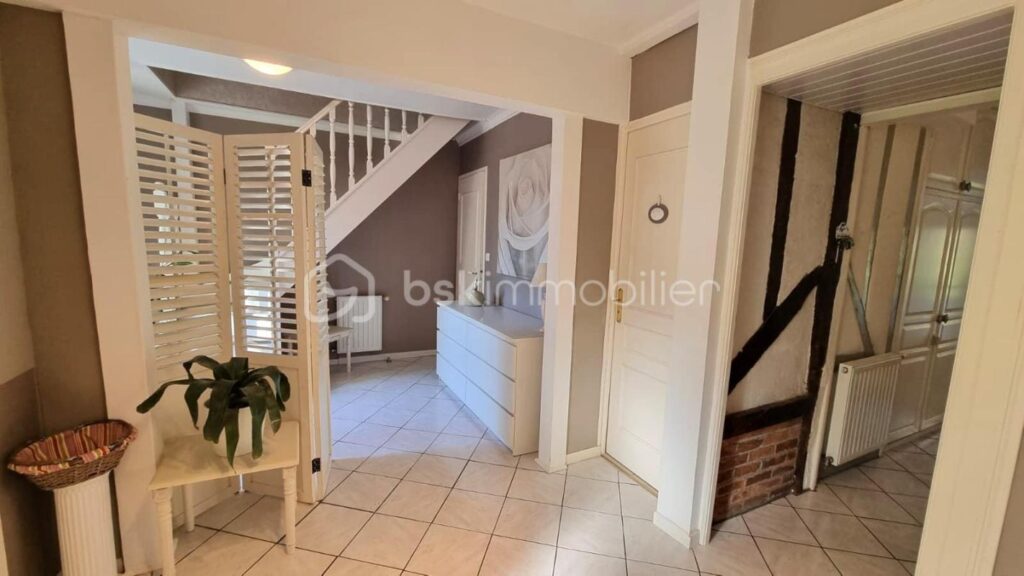 Maison de 164 m² avec piscine – CHEILLE – 7 pièces – 5 chambres – 164 m²