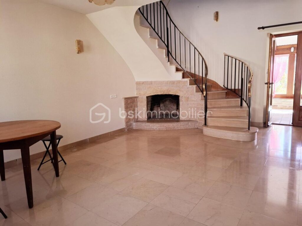 JOLIE MAISON EN PIERRE PRIX NEGOCIABLE – 4 pièces – 2 chambres – 91 m²