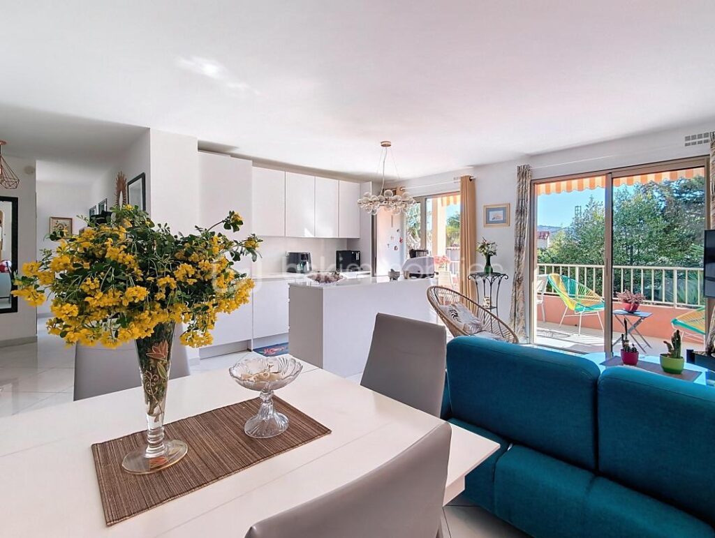 3P Cannes Croix des Gardes – Terrasse 19 m² – Piscine – Calme – Parking – 3 pièces – 2 chambres – 62 m²