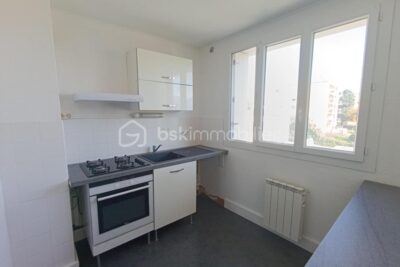 Appartement T4 rénové de 77 m² avec vue montagne – Rives (38140) – 4 pièces – 3 chambres – 77 m²