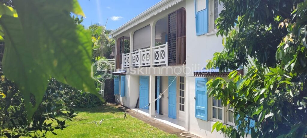 Villa familiale avec piscine et jacuzzi – 7 pièces – 6 chambres – 153 m²