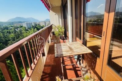 DERNIER ETAGE ASCENSEUR – ECHIROLLES DOMAINE JEAN JAURES APPARTEMENT, STATIONNEMENT ET CAVE POSSIBILITE DE GARAGE – 5 pièces – 3 chambres – 103 m²