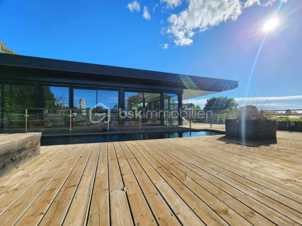 À Pézenas, superbe villa d’architecte – 3 pièces – 3 chambres – 180 m²