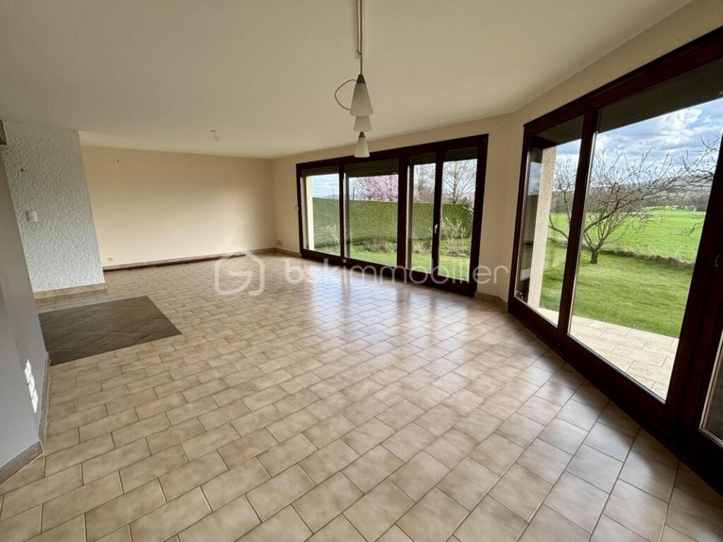 Belle maison T7 d’architecte à rafraîchir avec garage et jardin à Saint-Marceau – 7 pièces – 5 chambres – 165 m²