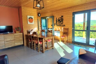 Chalet avec vue dégagée de 69m2 et 2 chambres sur 1330m2 clo – 3 pièces – 2 chambres – 69 m²