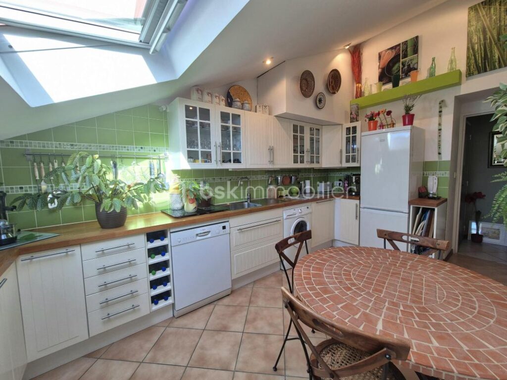 Charmant appartement en dernier étage à Courcouronnes Centre avec terrasse !!! – 3 pièces – 1 chambre – 60 m²