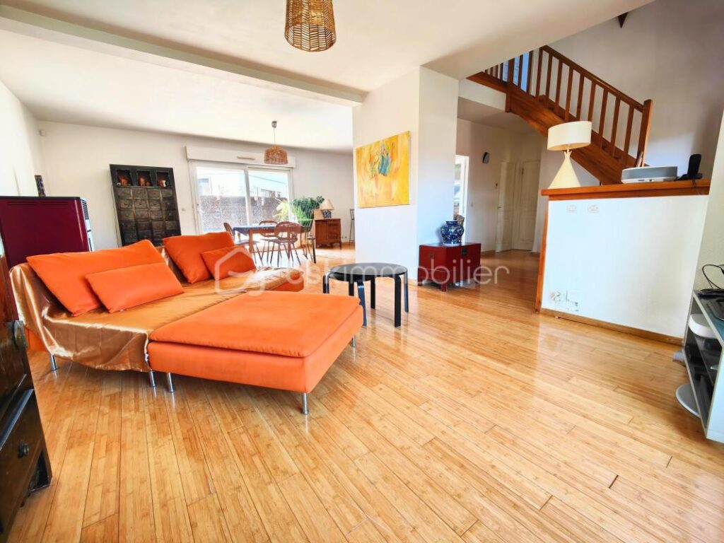 A l’abris des regards, belle maison familiale av 4 chambres et garage – 6 pièces – 4 chambres – 146 m²