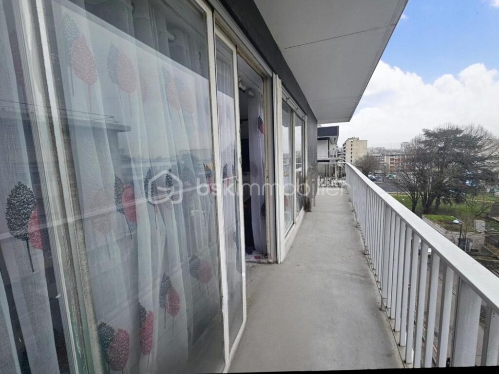 Appartement F4 82m² 3 chambres grand balcon 30m² triple exposition cave parking – 4 pièces – 3 chambres – 82 m²