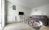 Studio meublé avec loggia fermée et parking – Rive Gauche – À 250 m de la plage – 1 pièce – NR chambres – 21 m²