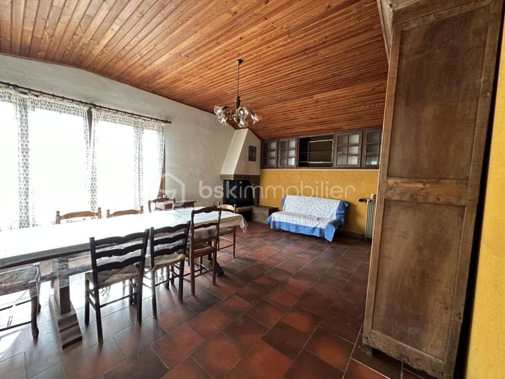 MAISON TYPE LONGERE SUR PARCELLE DE 1033 M2 – 7 pièces – 3 chambres – 154 m²