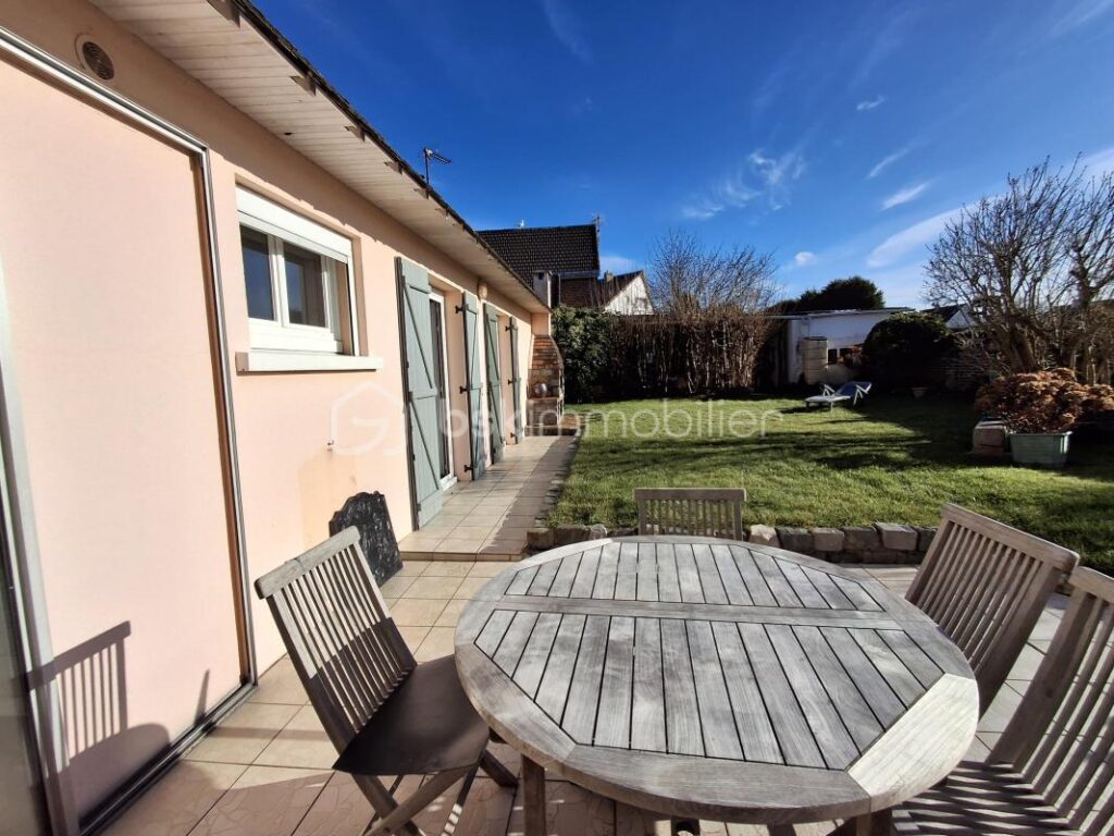 ***CHARMANTE MAISON ANCIENNE VIEUX NEUVILLE 4 CHAMBRES (VUE MER) ET BEAU TERRAIN 420 M2 GARAGE FERME*** – 7 pièces – 4 chambres – 135 m²