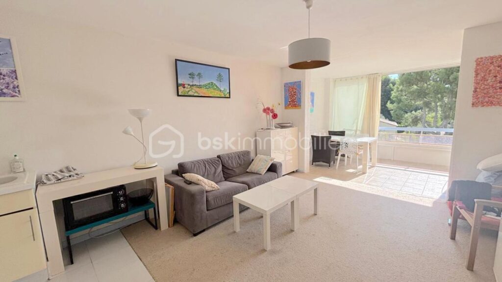 T3 lumineux avec parking, cave & piscine — Villeneuve-Loubet – 3 pièces – 2 chambres – 66 m²