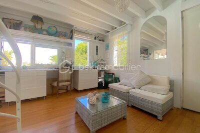 Maison avec 4/5 chambres + un studio indépendant + une piscine !!! De l&rsquo;espace, du calme et du charme !!! – 8 pièces – 5 chambres – 215 m²