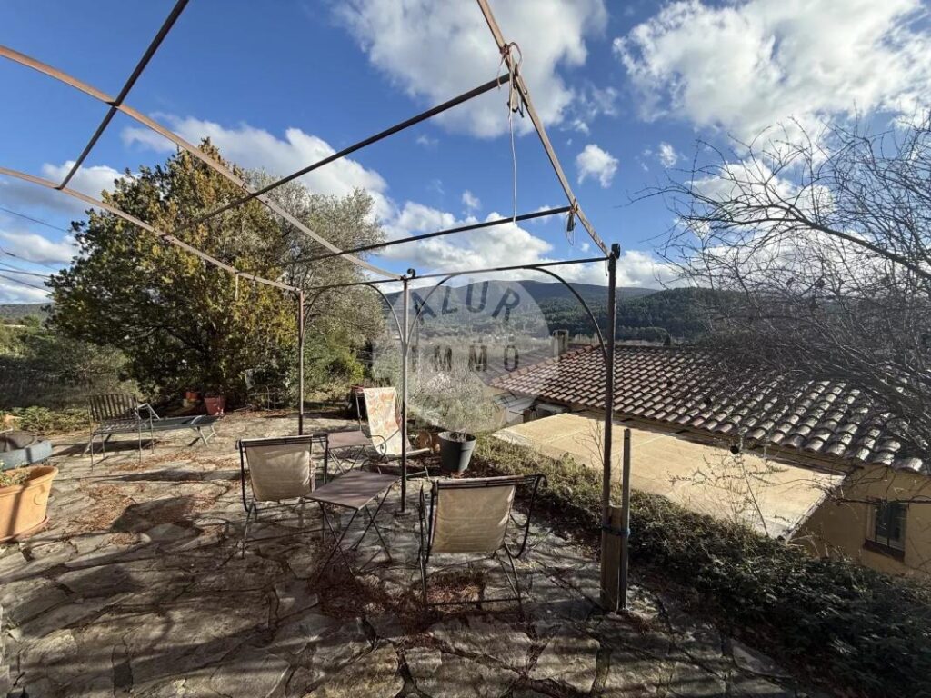 MAISON T5 117 m² sur 740 m² de terrain – 5 pièces – 4 chambres – 117 m²