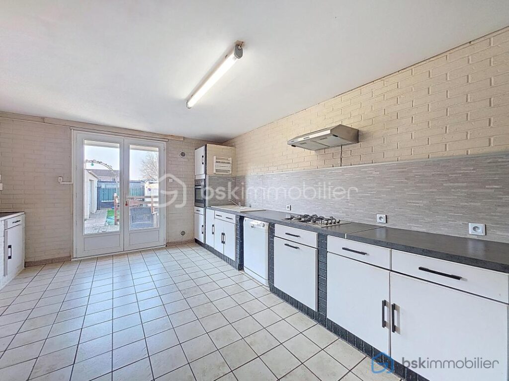 Maison 3 chambres 1 bureau jardin garage – 7 pièces – 3 chambres – 107 m²