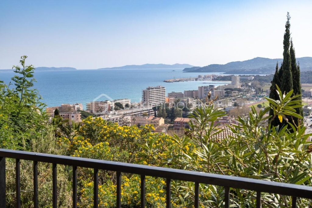 LE LAVANDOU – VUE EXCEPTIONNELLE – 2 pièces – 1 chambre – 36 m²