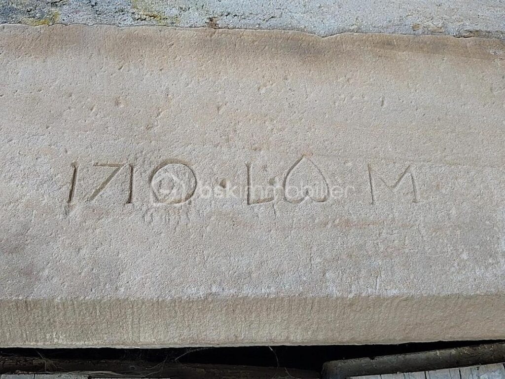 EXCEPTIONNEL ! POINT DE VUE/ESPACE/TRANQUILITE. Ancienne ferme de 1710, 275 m2 habitables, 10 chambres, 2.7 ha et de nombreuses dépendances – 11 pièces – 10 chambres – 275 m²