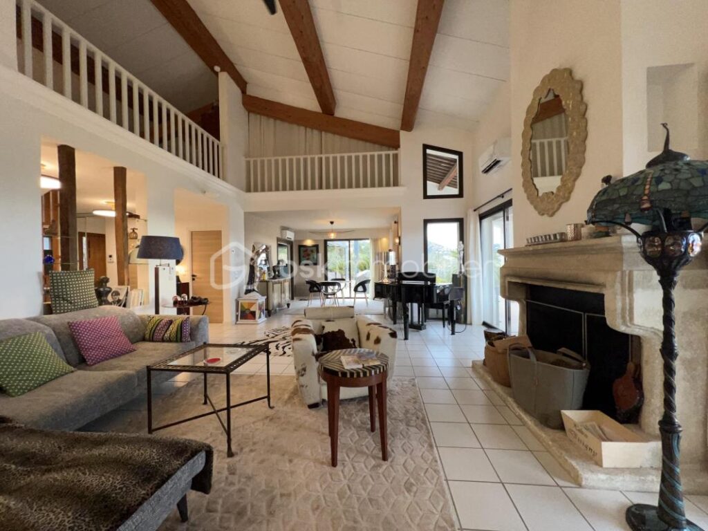 🌊 Villa d’Exception avec Vue Mer à Agay – 260 m² habitables | 1370 m² de terrain 🌴 – 8 pièces – 5 chambres – 260 m²