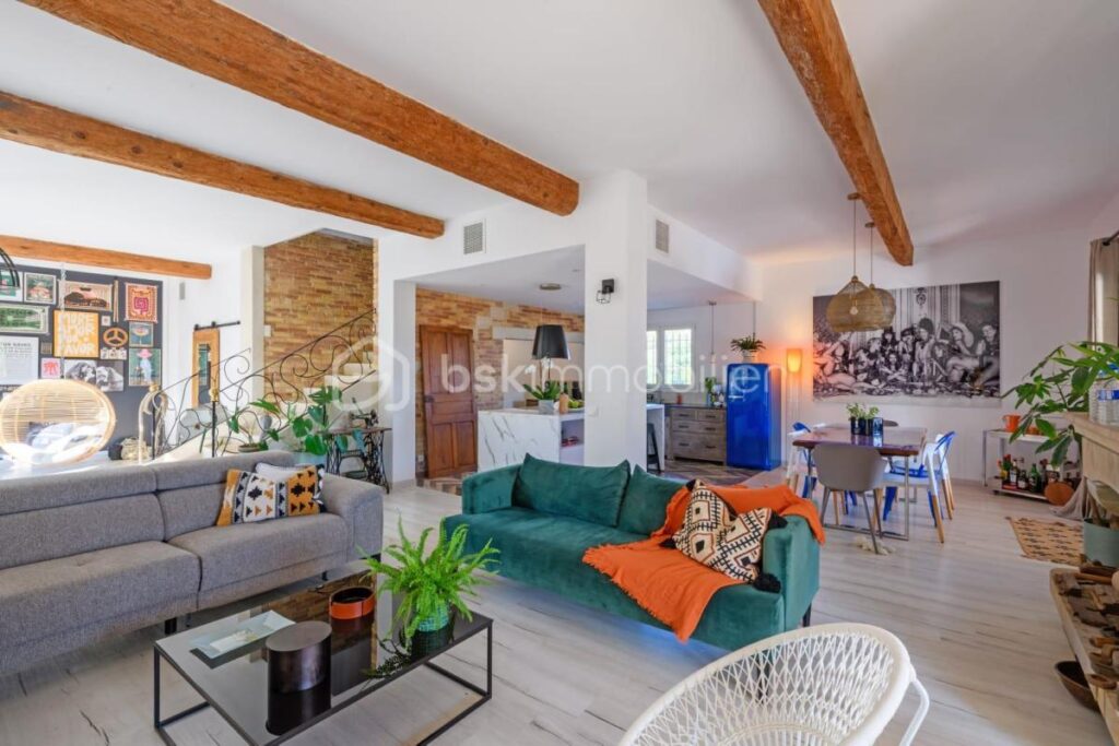 SUPERBE MAS EN PIERRES ENTIEREMENT RENOVE DANS LE GARD – 5 pièces – 4 chambres – 185 m²