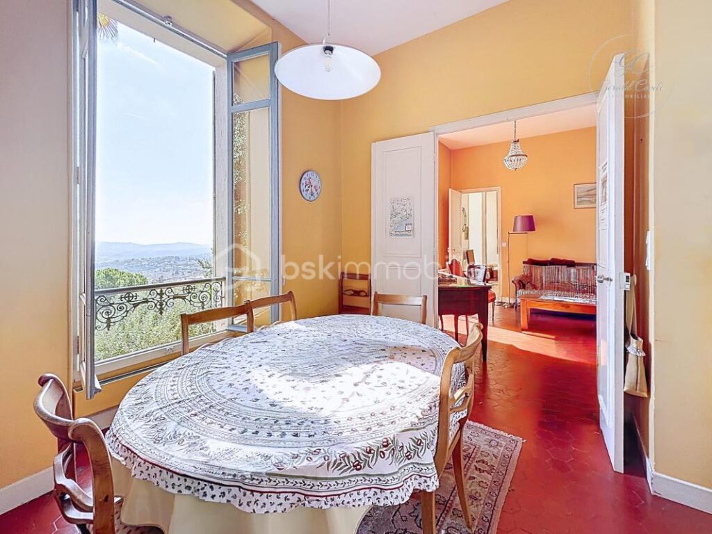 Appartement 5/6 pièces de 104 m² à Grasse – 5 pièces – 3 chambres – 103 m²
