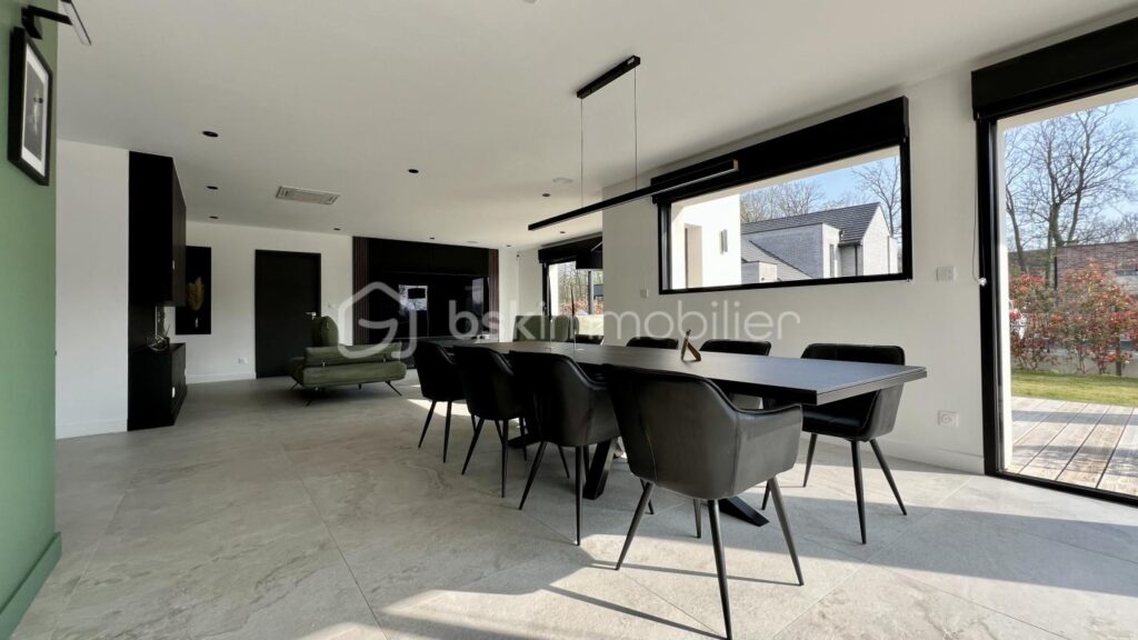 Maison cubique individuelle avec piscine – 7 pièces – 4 chambres – 245 m²