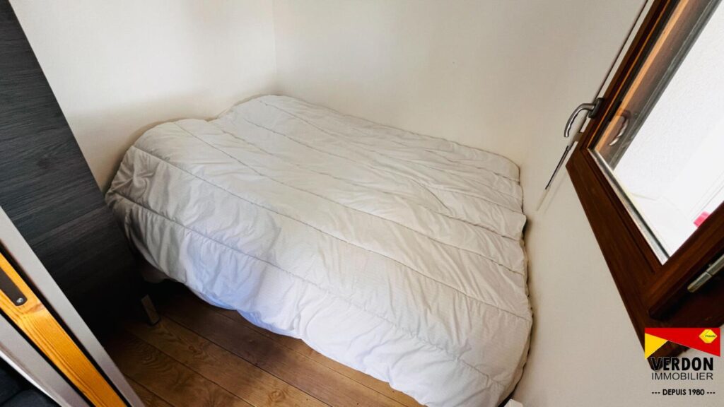 Beau studio cabine avec vaste terrasse, garage fermé et parking extérieur – 2 pièces – 1 chambre – 25 m²