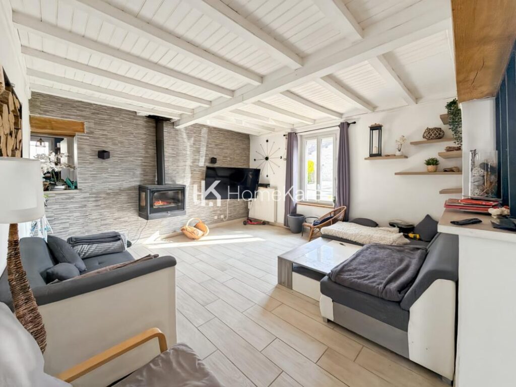 MAISON AVEC PISCINE ET VUE – 6 pièces – 5 chambres – 165 m²